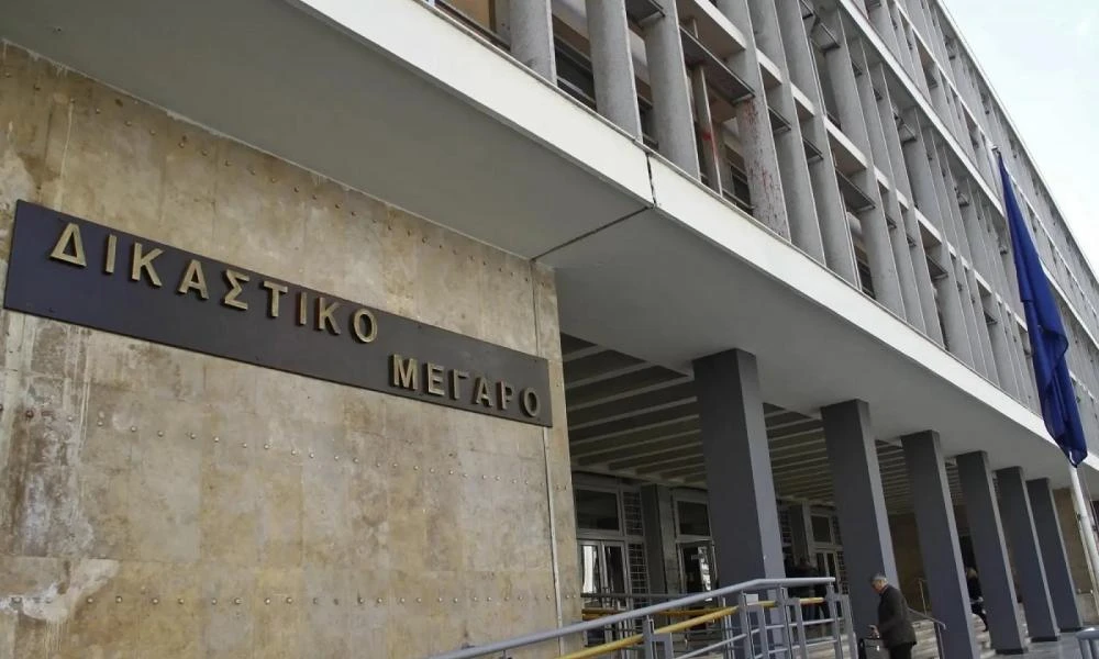 Θεσσαλονίκη: Ελεύθερος ο 47χρονος που είχε καραμπίνες και σπαθιά